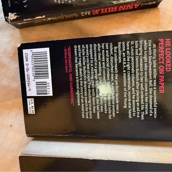True crime paperbacks - Picture 3 of 4